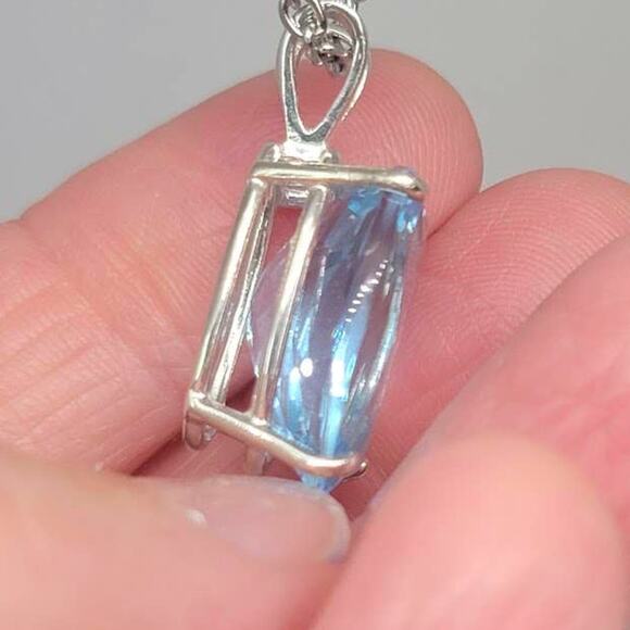 15 Carat Flawless (IF) Blue Topaz Pendant!! - Picture 9 of 12